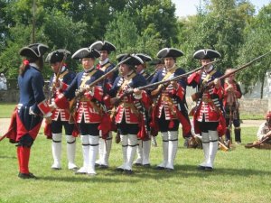Gardes Françoises rechargeant leurs fusils